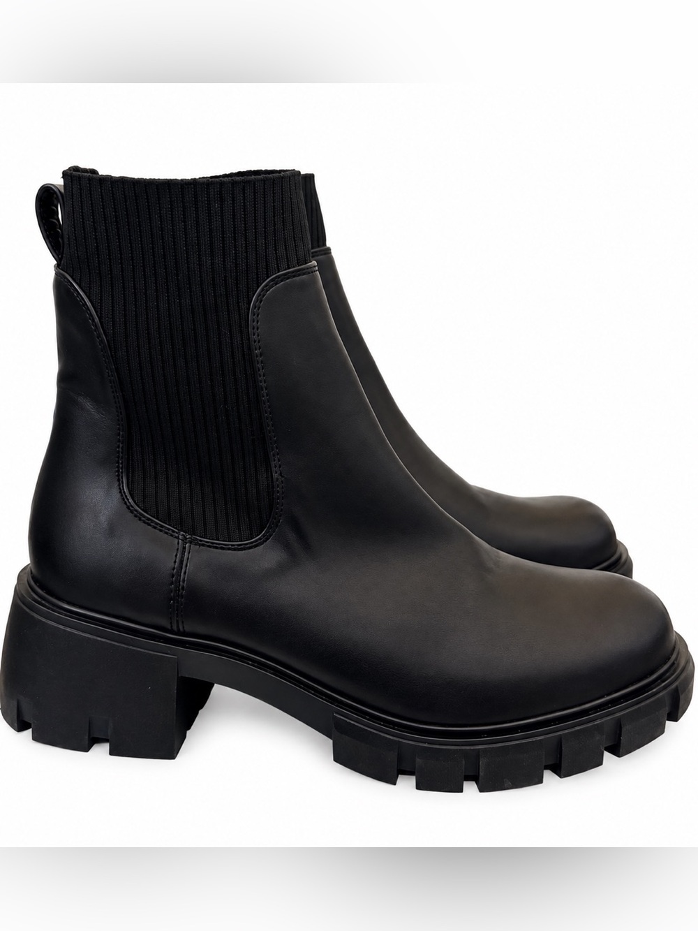 Steve Madden Madalyn Black Platform Lug Sole Chelsea Boots Women’s 9M